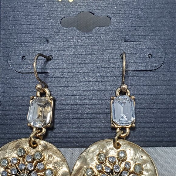 2 pairs Bijou gold tone fish hook sparkling emerald-cut clear rhinestone earring - Picture 5 of 5